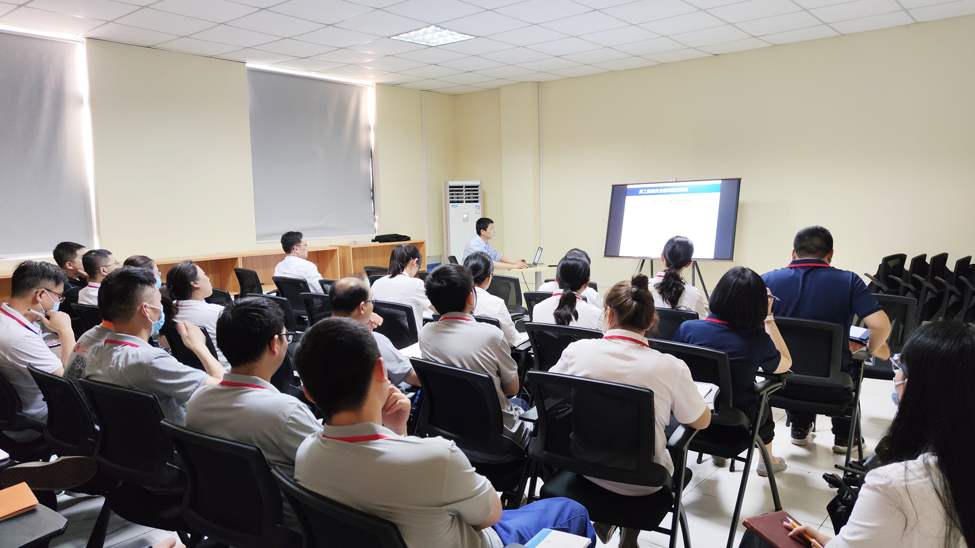 關(guān)愛員工平安出行，依斯倍開展員工上下班安全培訓(xùn)