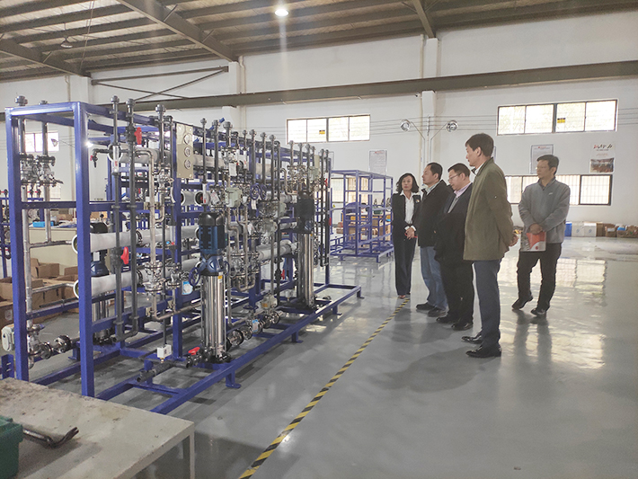 外資協(xié)會(huì)領(lǐng)導(dǎo)參觀生產(chǎn)車間