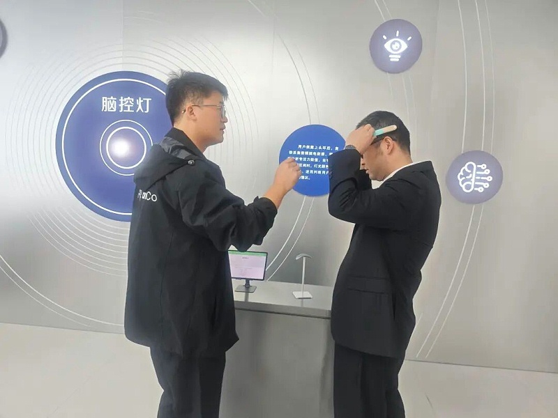 依斯倍一行前往浙江強(qiáng)腦科技參訪學(xué)習(xí) (4)