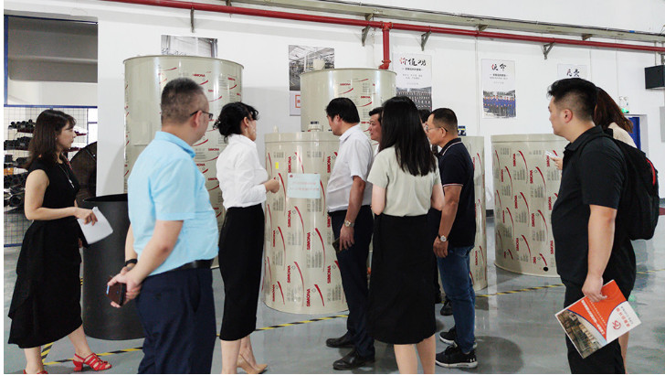 蘇州企業發展研究會一行蒞臨依斯倍參觀指導